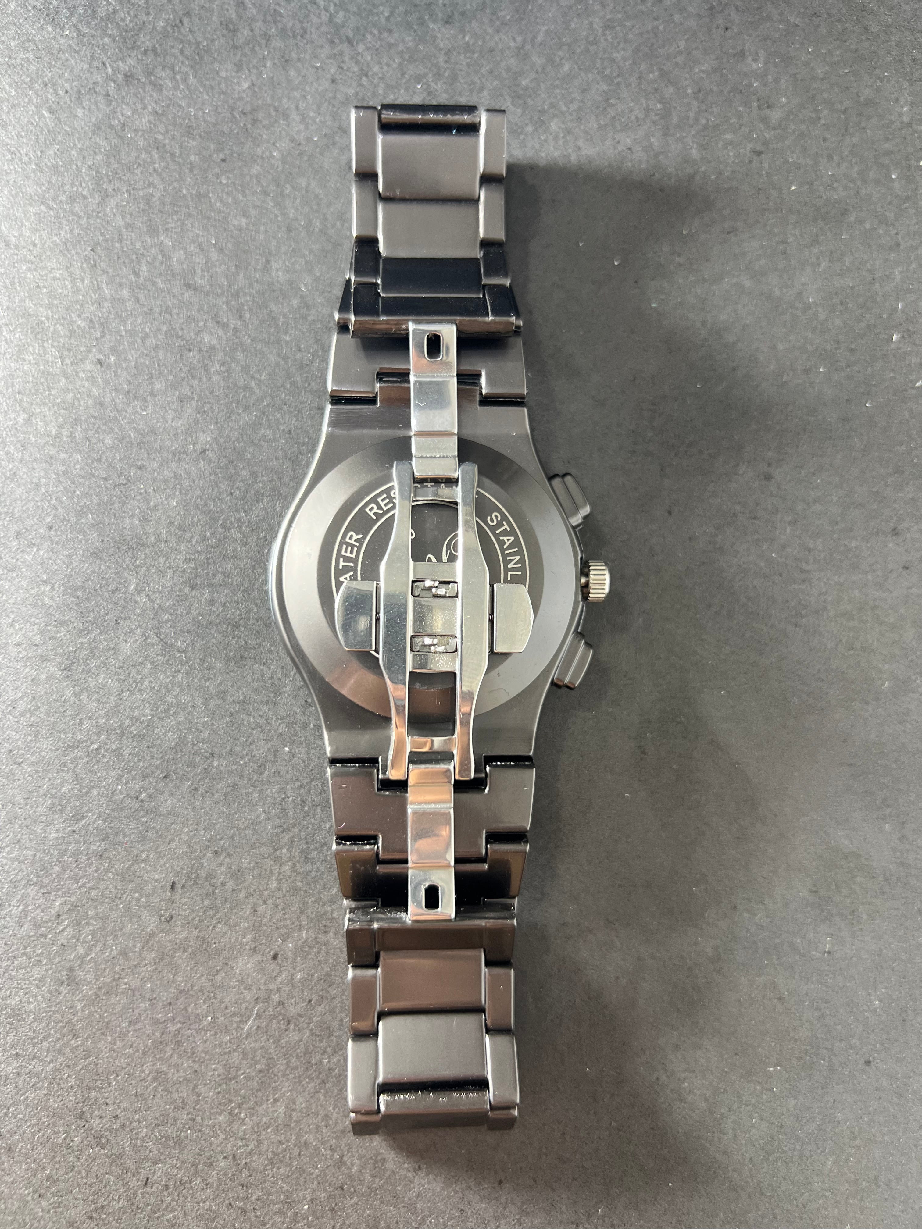 Hublot Black Dial and chain with chronographs and Date